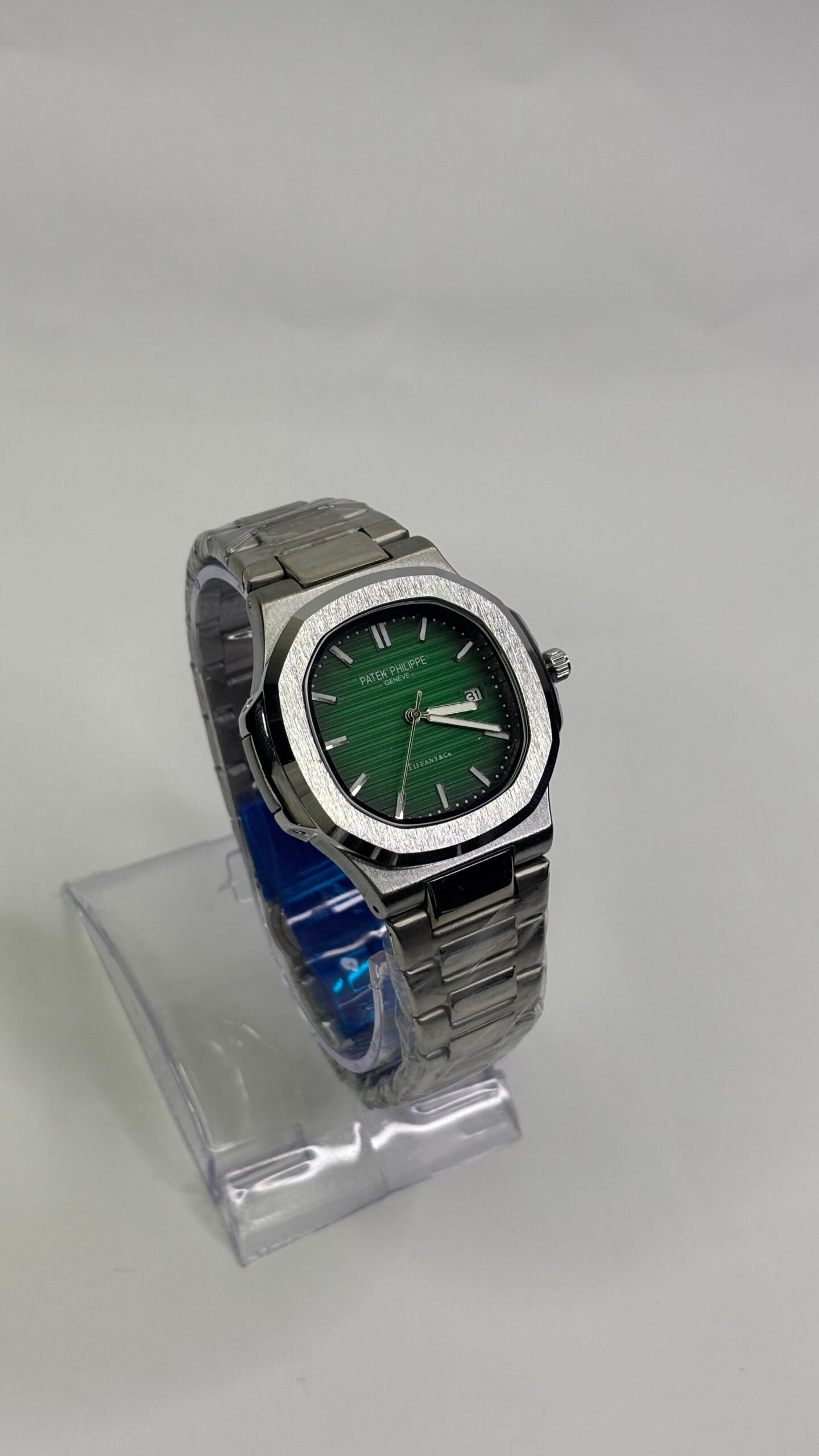 Patek Philippe Nautilus-Inspired Luxury Watches - Image 9