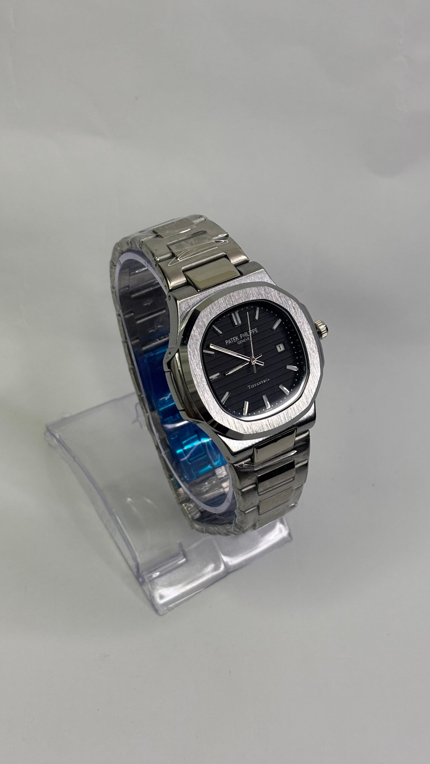 Patek Philippe Nautilus-Inspired Luxury Watches - Image 3